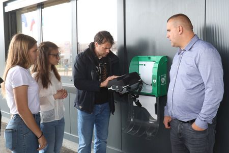 AED NOVA LOKACIJA IN OGLED PROIZVODNJE V PCB ON TIME PODSKRAJNIK 20 FOTO LJUBO VUKELIČ